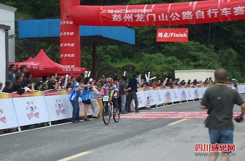 纪念512地震四周年 彭州举行龙门山公路自行车赛