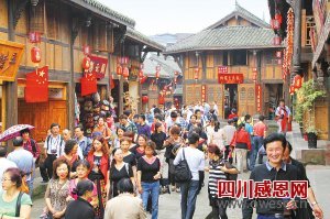 废墟焕然满眼春