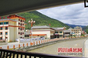 废墟焕然满眼春