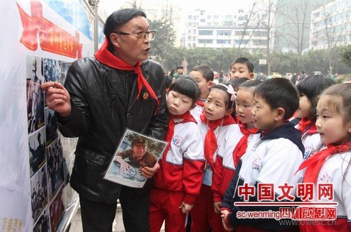 学雷锋·孩子在行动·学雷锋渗透到学习生活的全部